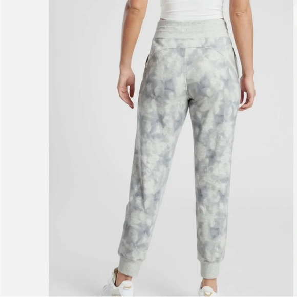 Athleta Balance Printed Jogger Tie Dye Gray and White Size Small - Picture 3 of 11